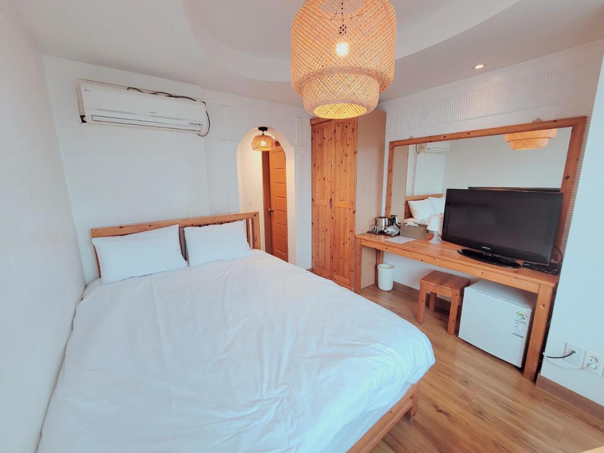 Seogwiporto Holiday home *