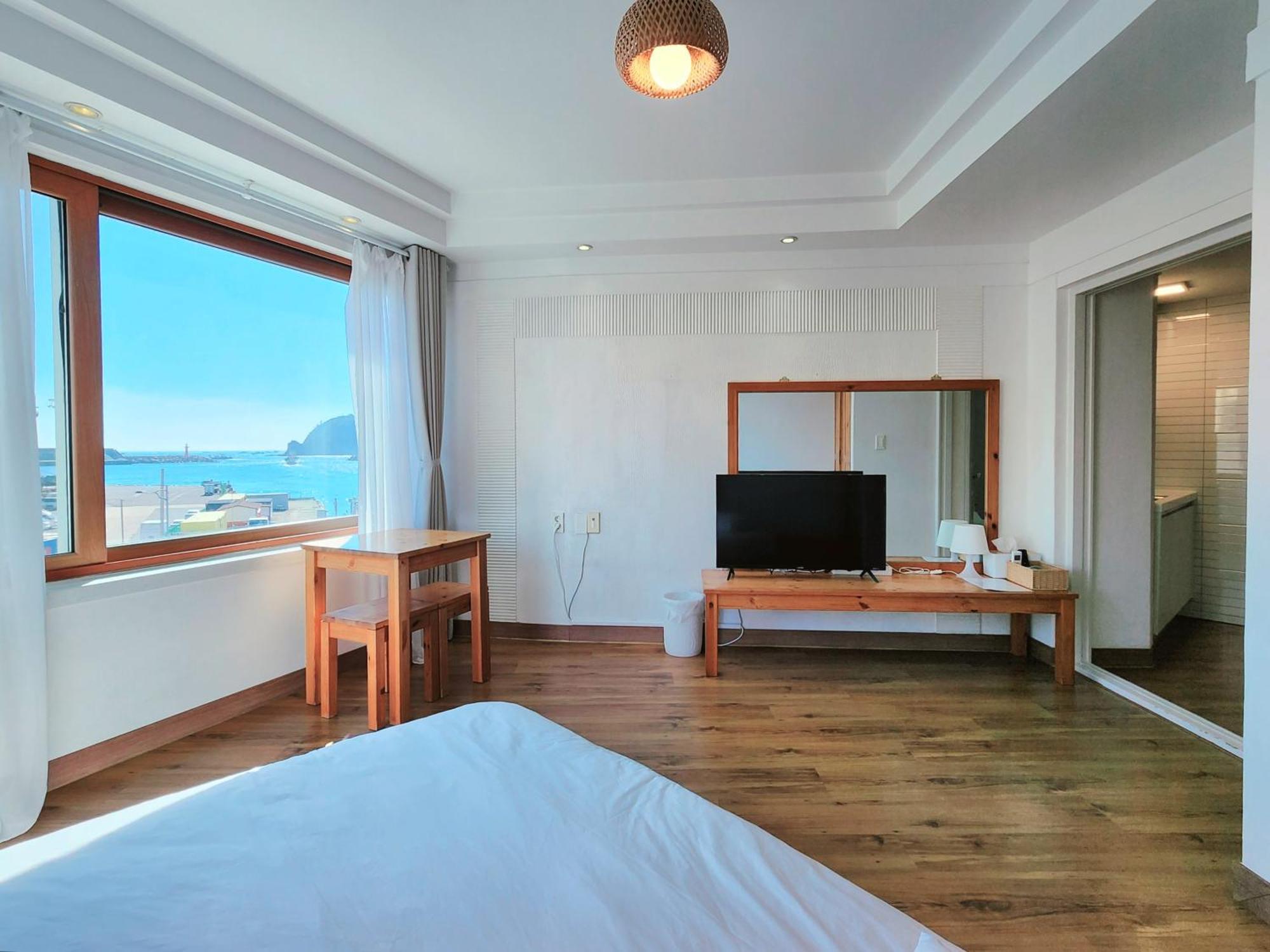 Seogwiporto Holiday home